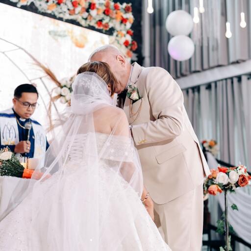 Wedding Officiant / Nagkakasal