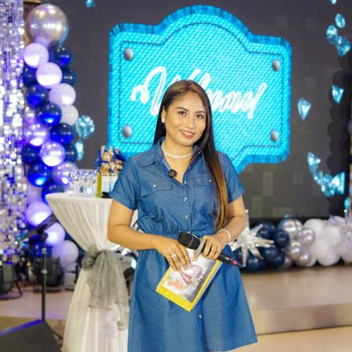 Host Sandra