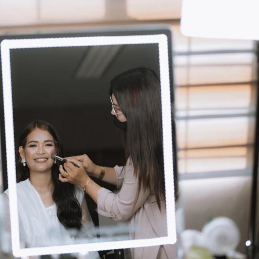 Professional Make Up Artist