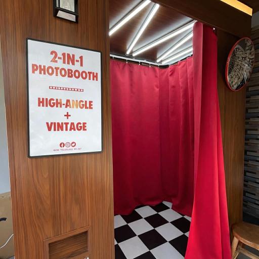 2-in-1 Enclosed Photobooth (High-angle + Vintage)