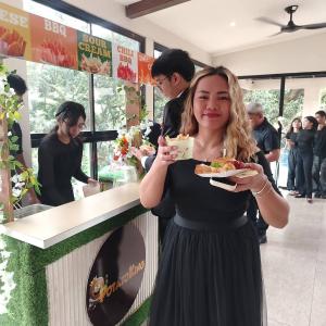 Coordinator & food cart